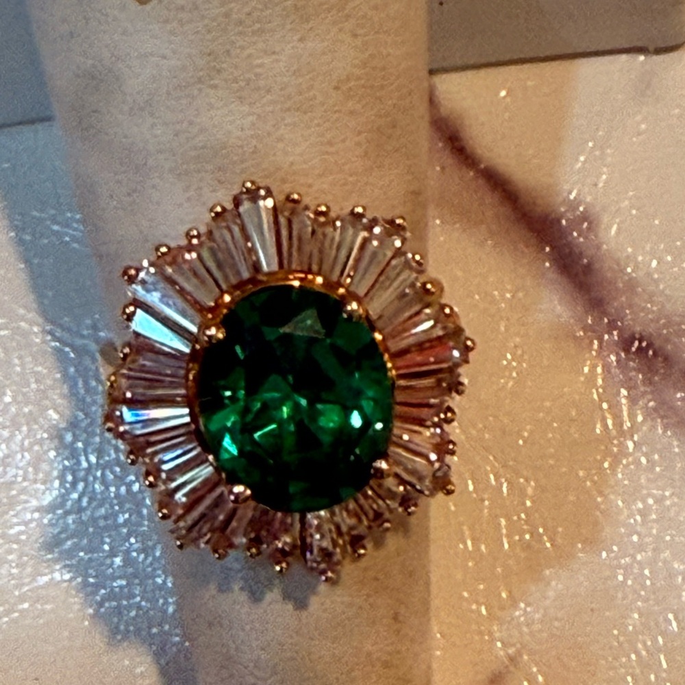 14k Gold baguette and green ring